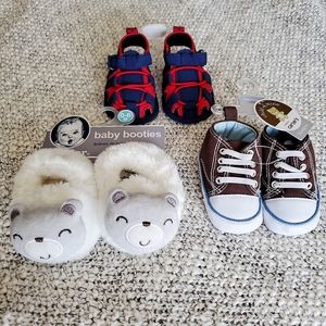 2/$20 NWT Assortment of 0-6 month baby shoes